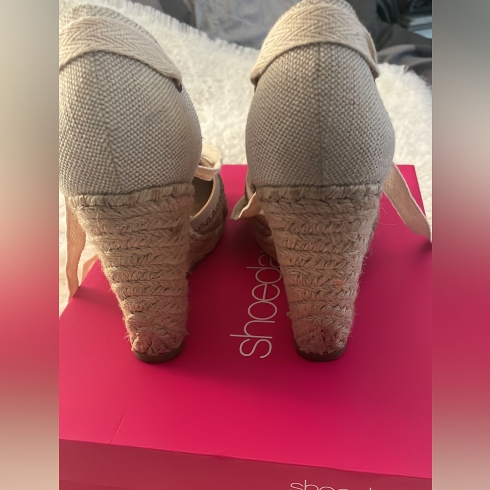 Mauve Fabric Wedges With Wicker Bottom - image 3